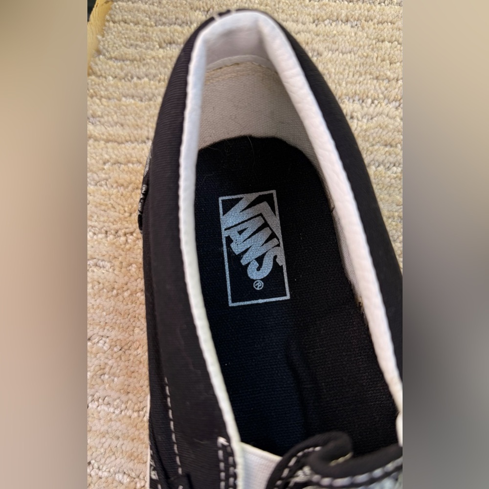 Brand New Vans Classic "Off The Wall" logo Slip on Sneakers - Picture 7 of 11